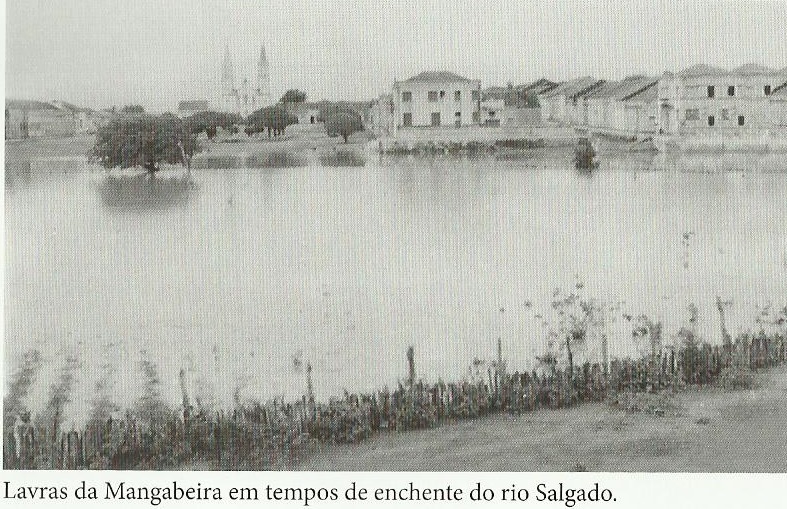 Lavras da Mangabeira em Tempos de enchente do Rio Salgado.